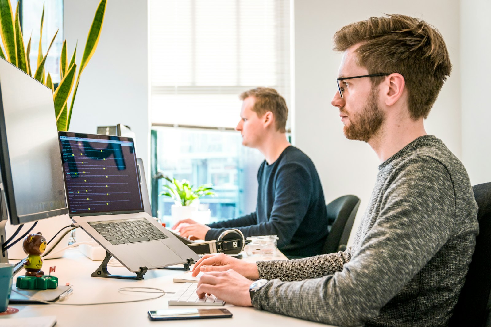 Integration von ERP, CRM und Buchhaltung mit Daten, die zwischen Systemen fließen